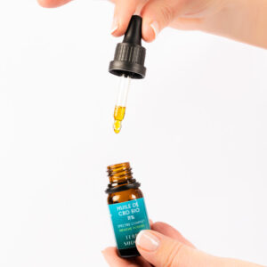 Huile de CBD Bio 11% menthe poivrée mise en scène